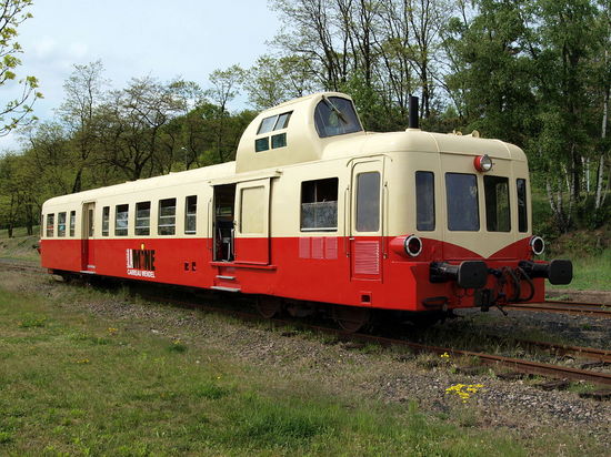 1200px-Mine_museum_diesel_locomotive_autorail_Picasso_X4042_at_Petite-Rosselle_pic-006.jpg