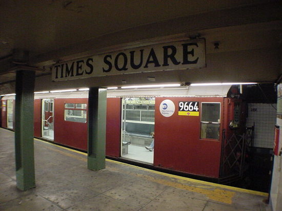 NYC地下鉄7ラインTSQ02jpg.jpg