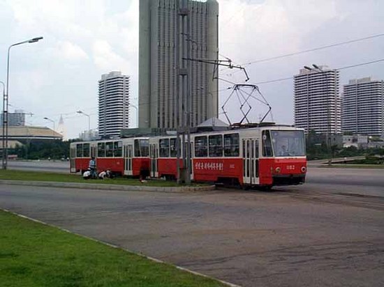 Pyongyang_tram.jpg